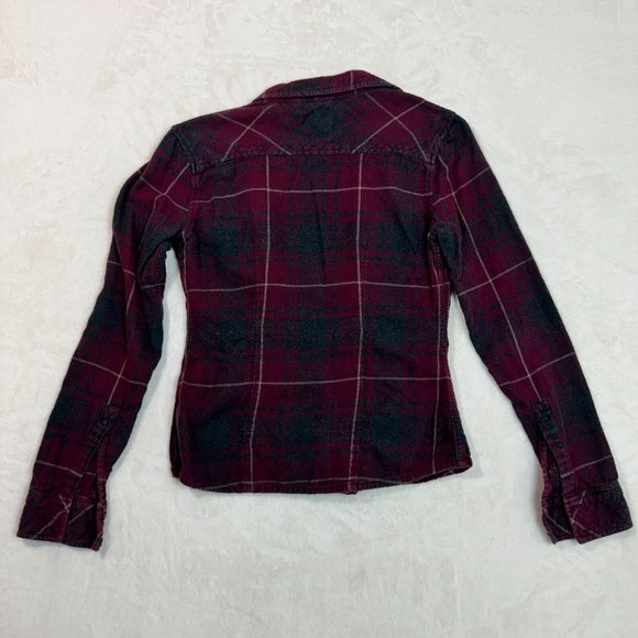 TNA Aritzia Women's XS Classic Fit Red & Black Plaid Flannel Shirt Button Down - Picture 10 of 10